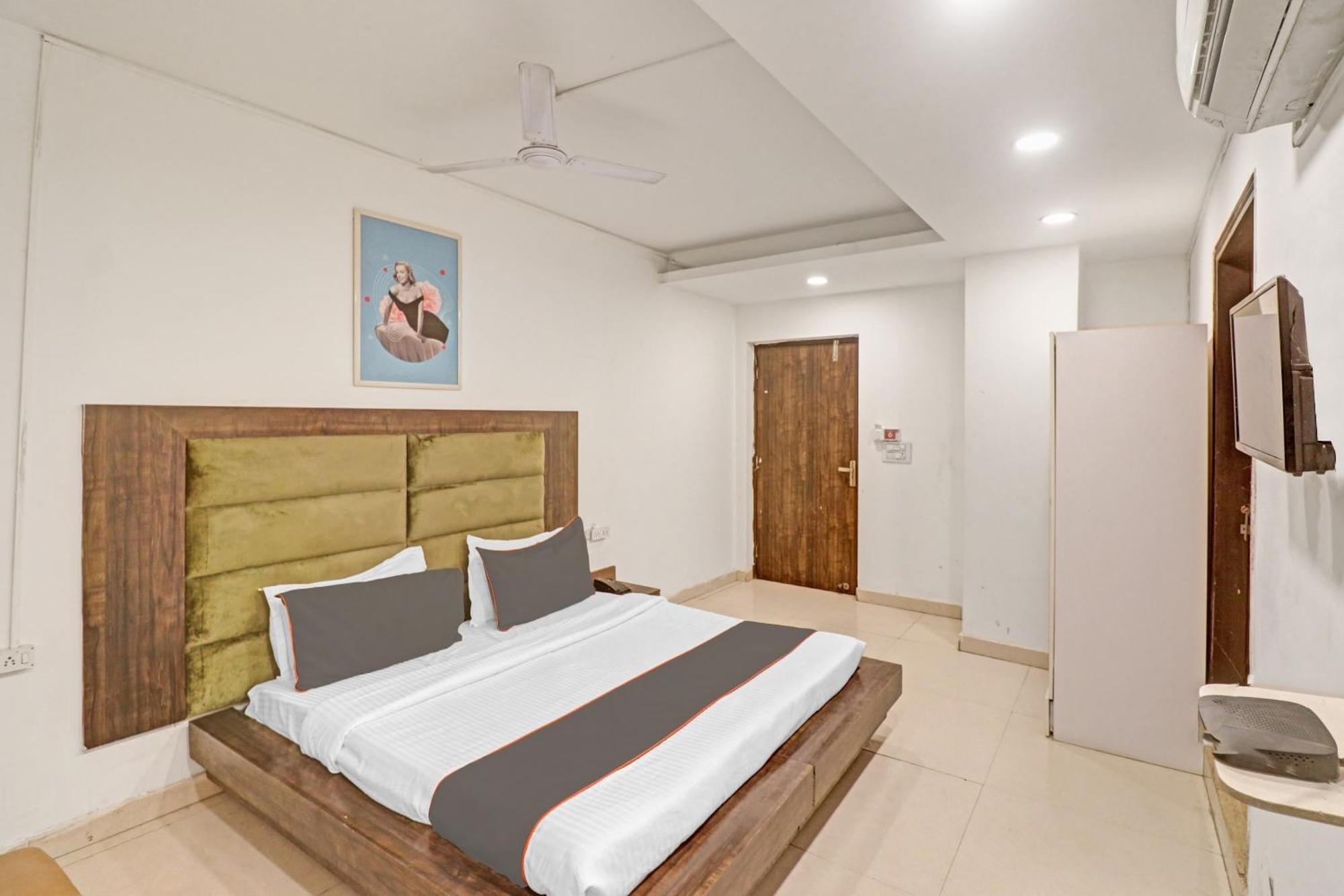 Hotel Collection O Seven Heaven Neu-Delhi Exterior foto